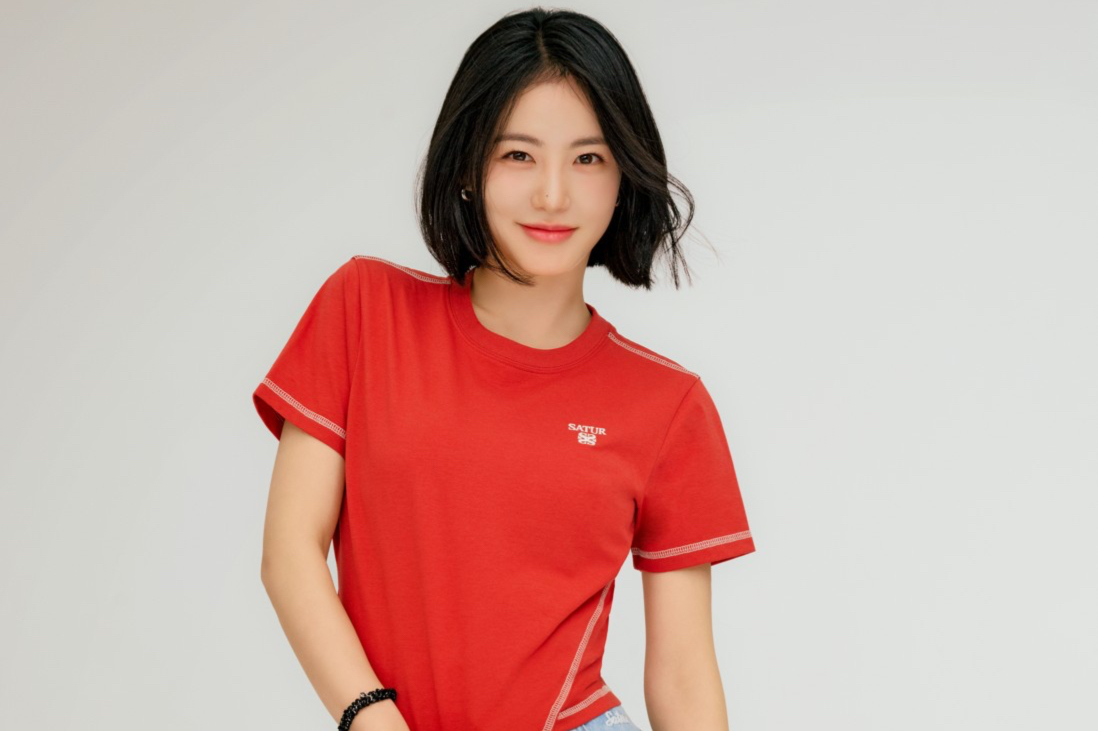 세터, 배우 신예은과 함께한 여름 화보 공개... 1020 여성 접점 확대 - 뉴스 썸네일 이미지